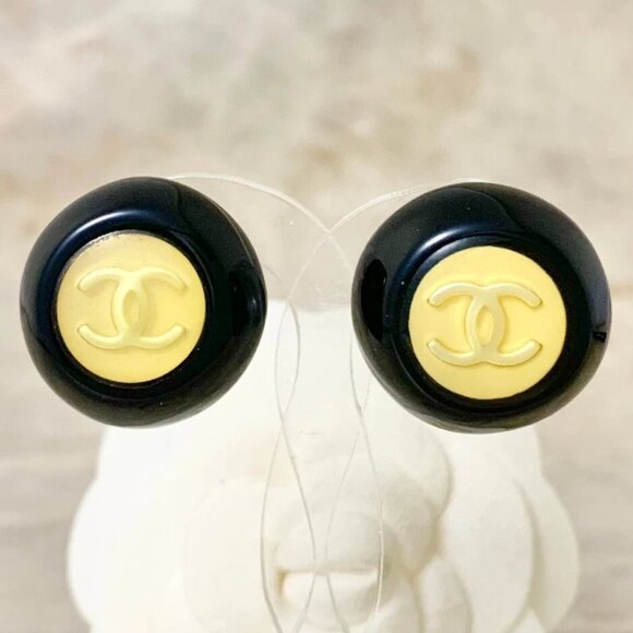 CHANEL CC Logos Black Round Clip-On Earrings Silver Tone 96P Auth